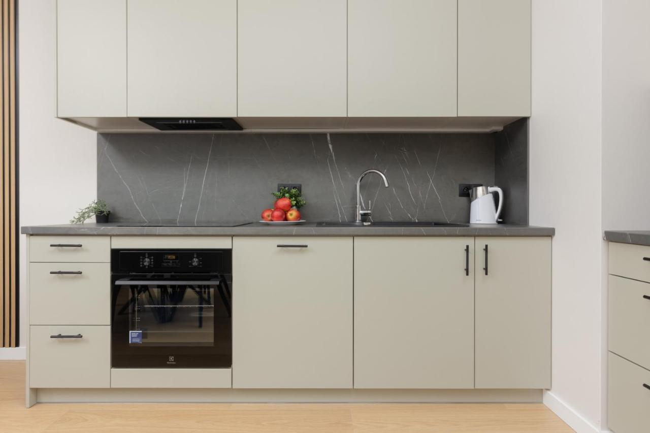 Wola Spacious Flat With Air Conditioning & Balcony By Noclegi Renters Warschau Buitenkant foto