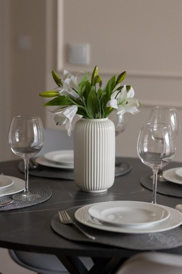 Wola Spacious Flat With Air Conditioning & Balcony By Noclegi Renters Warschau Buitenkant foto