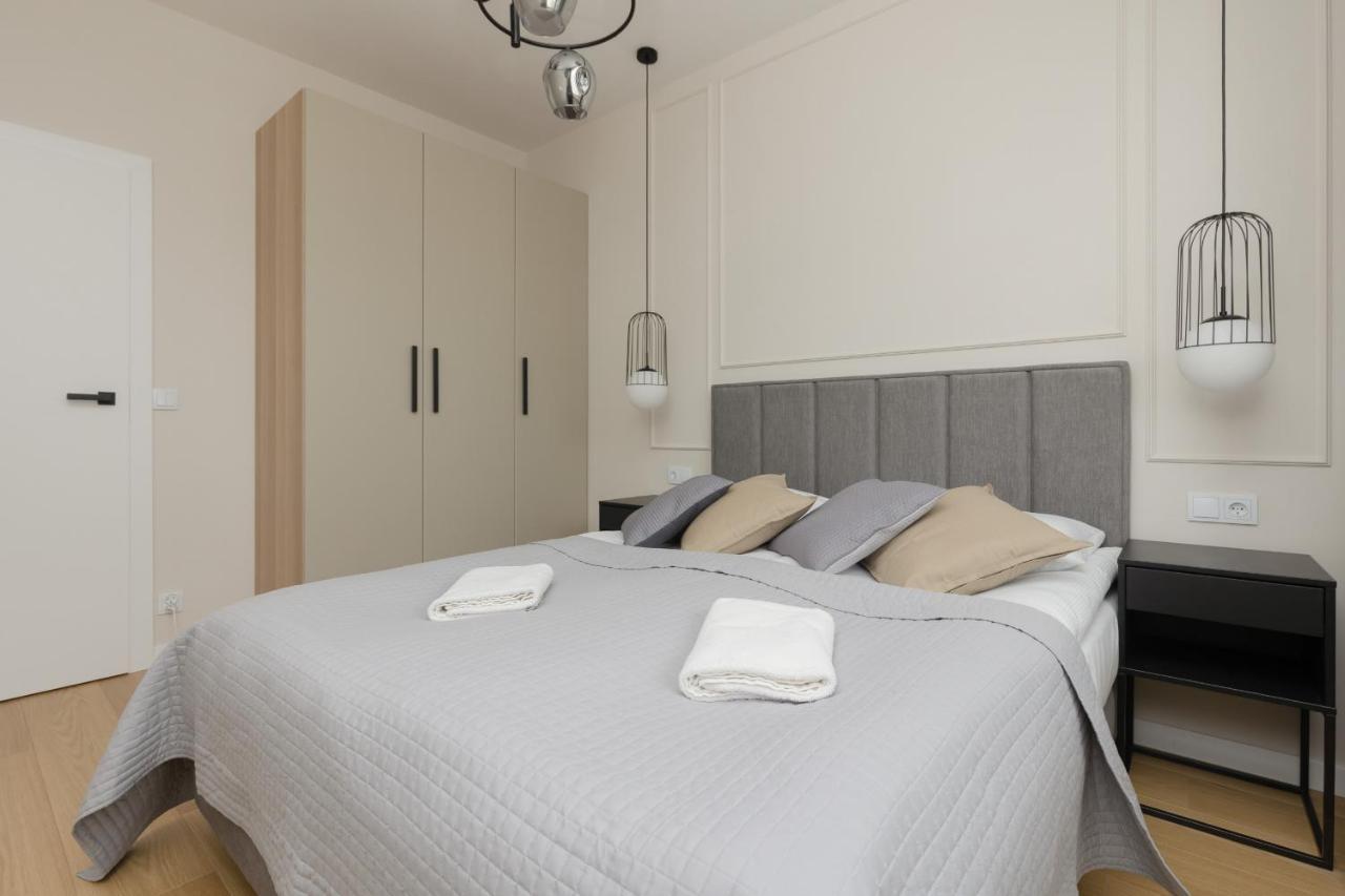 Wola Spacious Flat With Air Conditioning & Balcony By Noclegi Renters Warschau Buitenkant foto